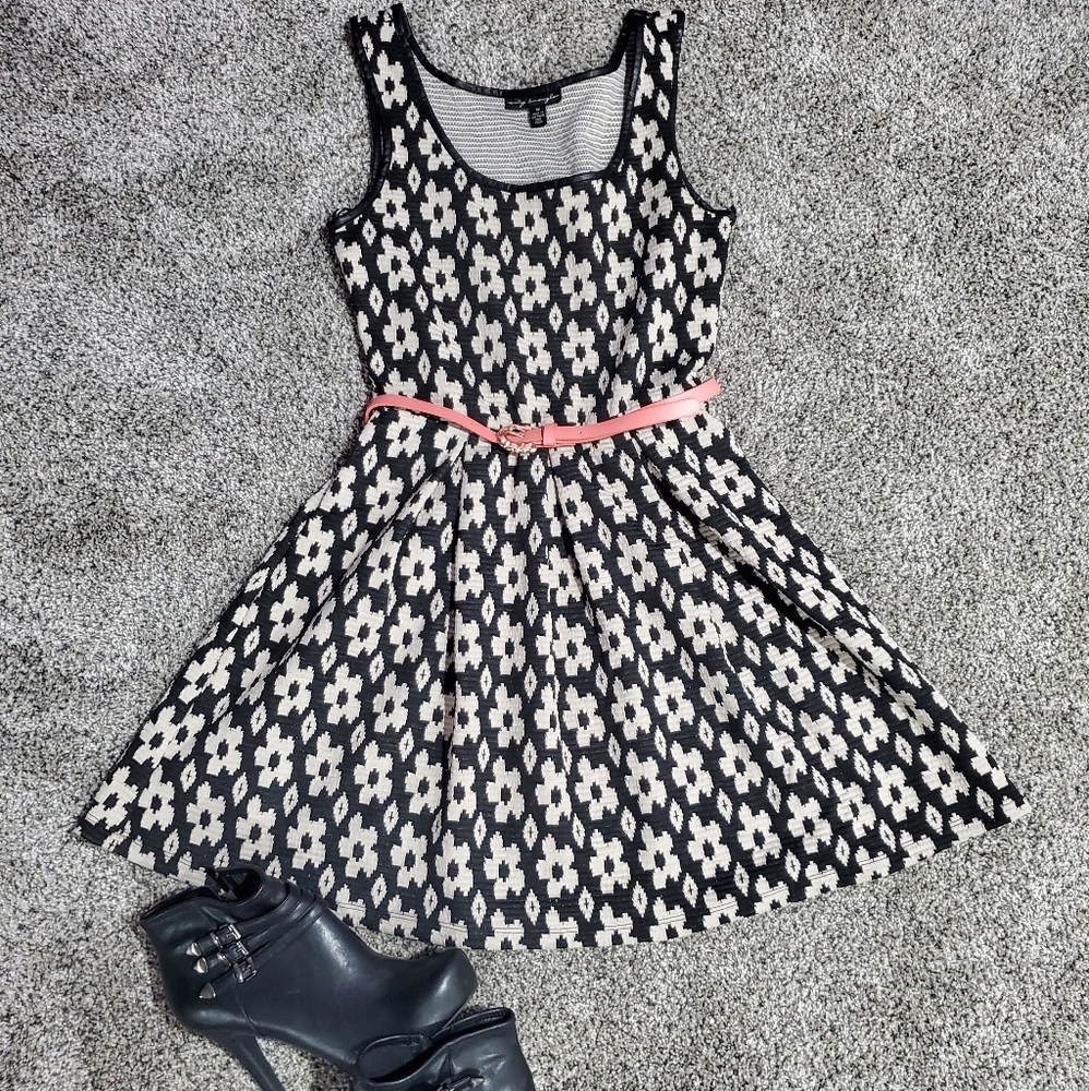 Dress with pink belt